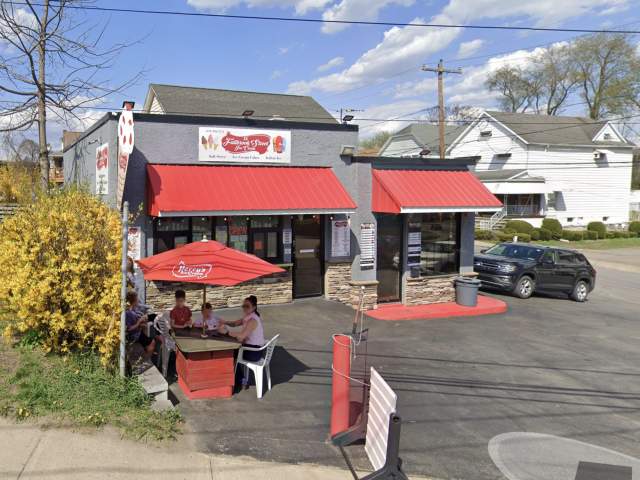 Front view of Fallbrook Ice Cream in Carbondale, PA
