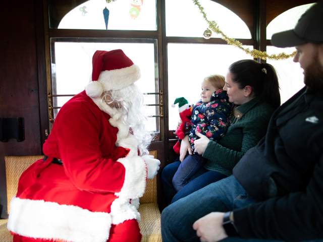 Santa Trolley Hiller 349 LCVB