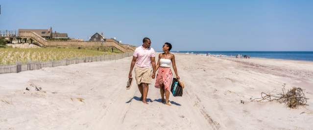 couple-on-beach