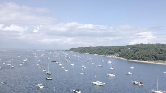 boats-in-water