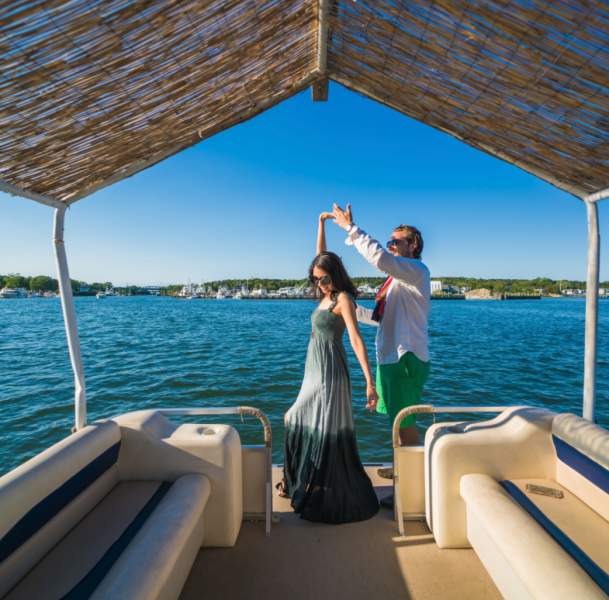 Hamptons-Boat couple