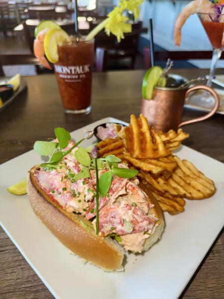 Jerry & The Mermaid lobster roll