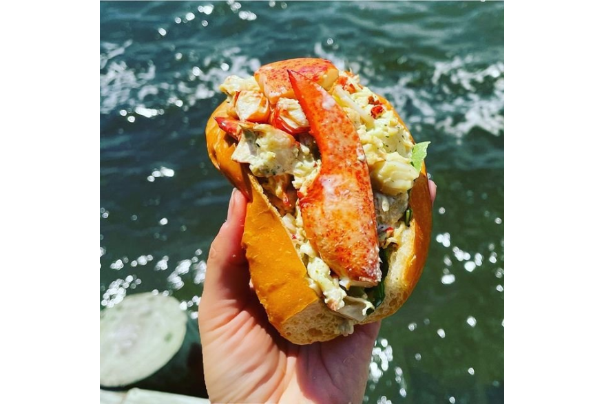 flynn's fire island lobster roll.jpg