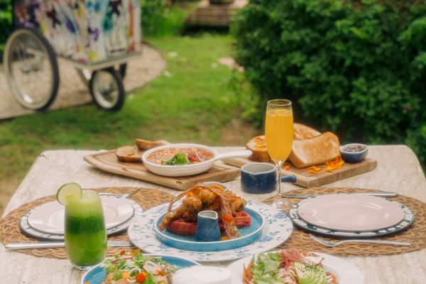 Brunch Weekends at Oystera