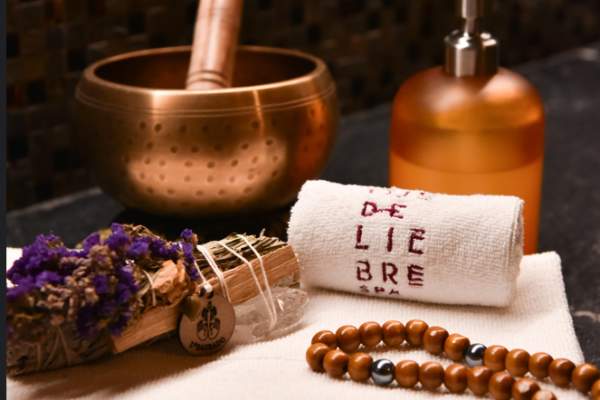 AWAKEN YOUR SENSES: AROMATHERAPY SESSION