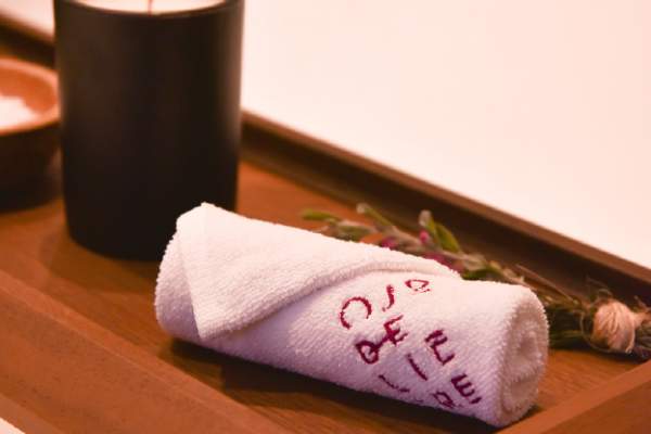 AWAKEN YOUR SENSES: AROMATHERAPY SESSION