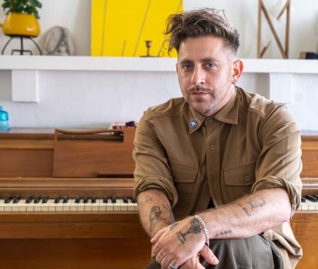 T R U E L A U R E L TAKES OVER CANDIL