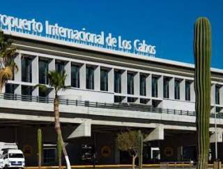 fachada del aeropuerto de San José del Cabo