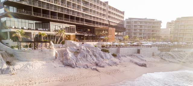Hotel 1 - The Cape couple