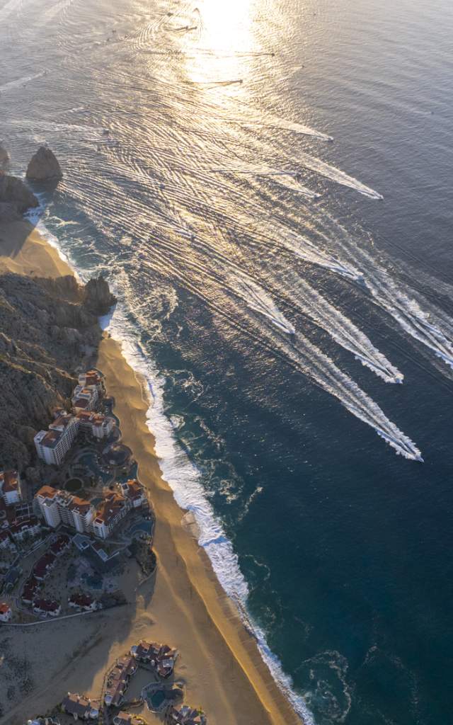 Bisbee Aereal Yatchs looking to the arch as well