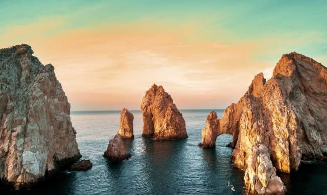 vista panorámica al atardecer del arco de los cabos