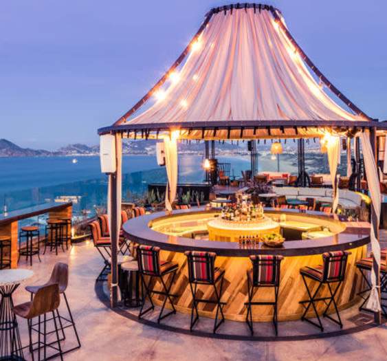 Savor Summer: Los Cabos’ Best Rooftop Bars and Pool Lounges