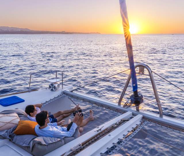 Sunset Tours in Los Cabos: A Guide to Cruises, Sailing Adventures & Dinner Experiences