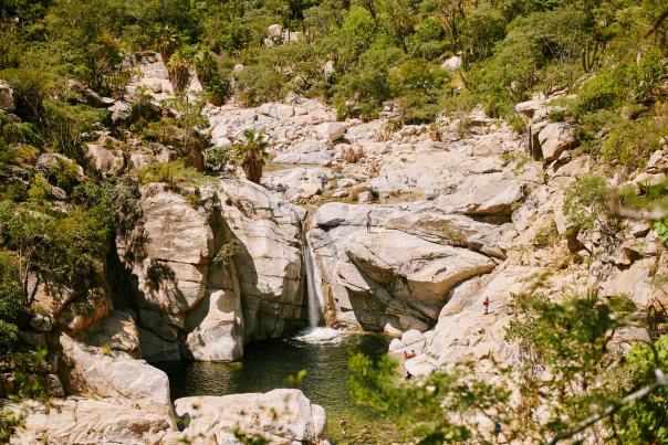 cascada sol de mayo en los cabos