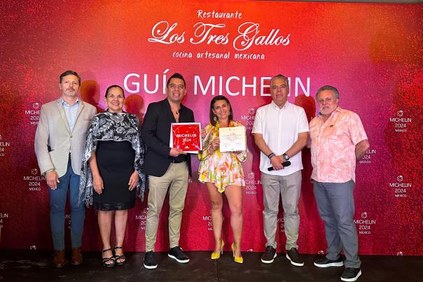 entrega de placa michelin a los tres gallos