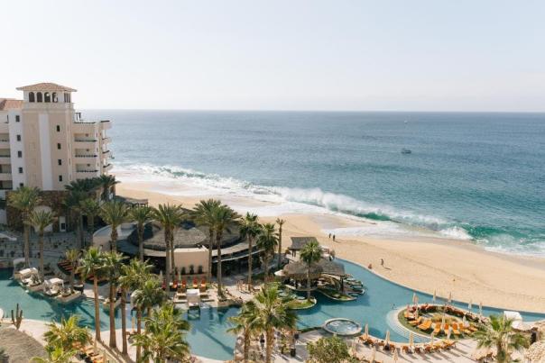 vista panorámica de un hotel todo incluido en Los cabos