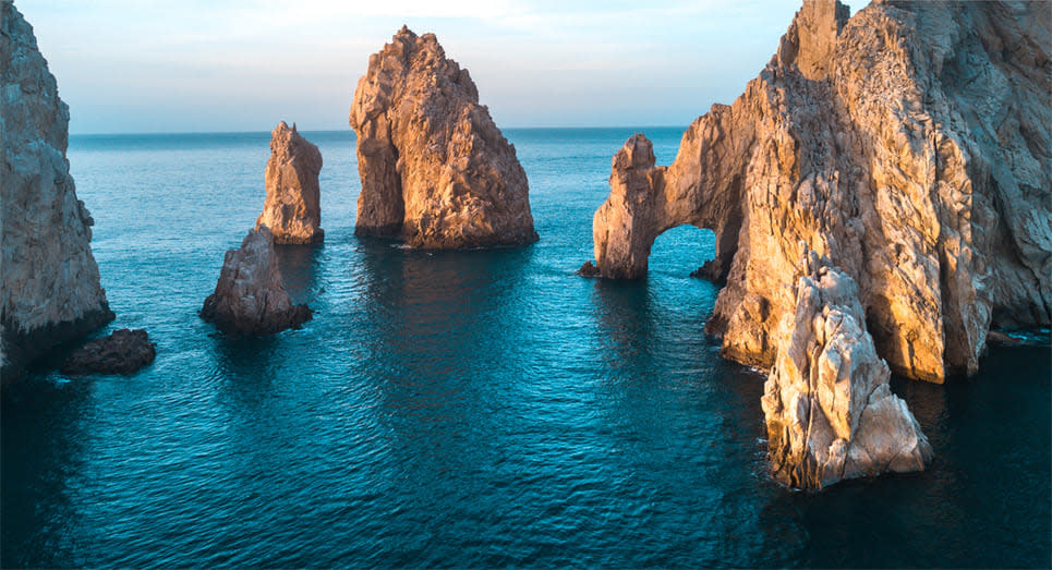 El Icónico Arco de Cabo San Lucas desde una toma Aérea
