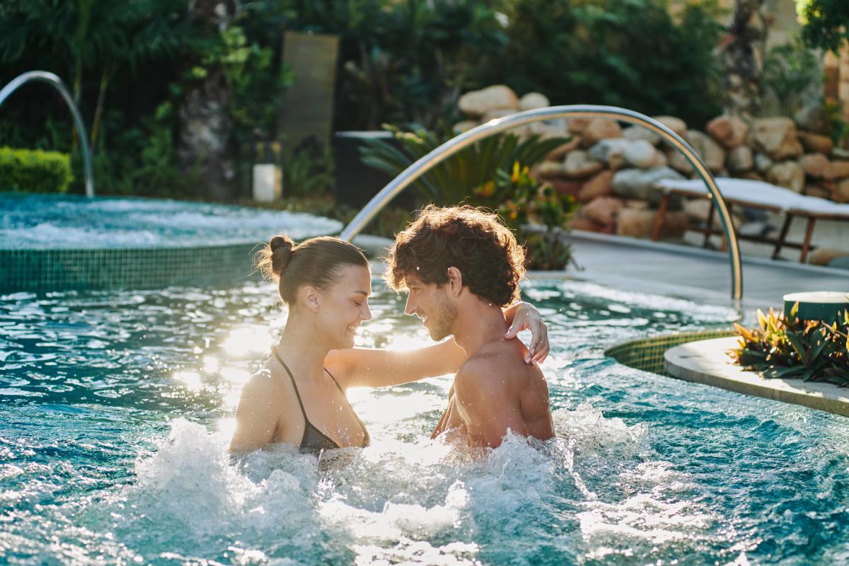 Spa Alkemia Zadun couple in water