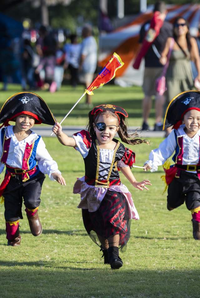 Pirates of the High Seas & Renaissance Fest - Kids running
