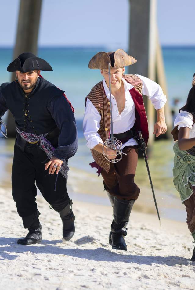Pirates of the high Seas - Pirates Running