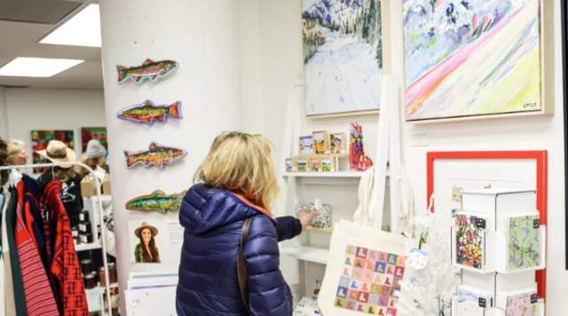 Create PC Holiday Makers Market