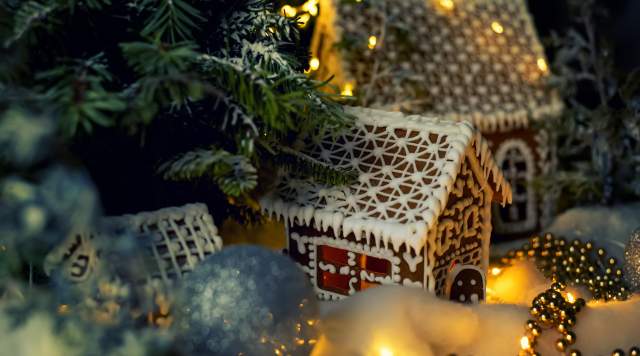 Gilded Gingerbread House Decorating Workshop