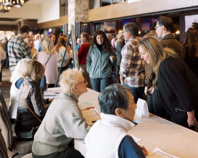 People checking in at Fall Fourm