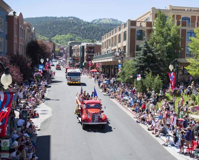 Antique Fire Engine on Main Street Parade