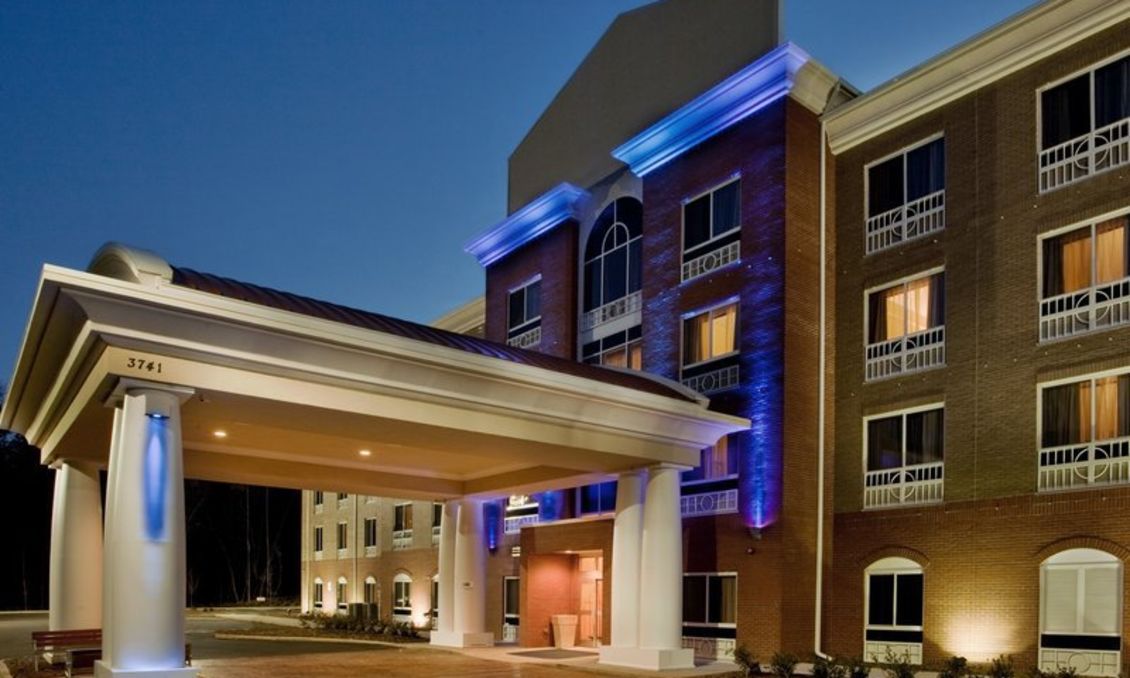 Holiday Inn Express & Suites Raleigh SW NC State