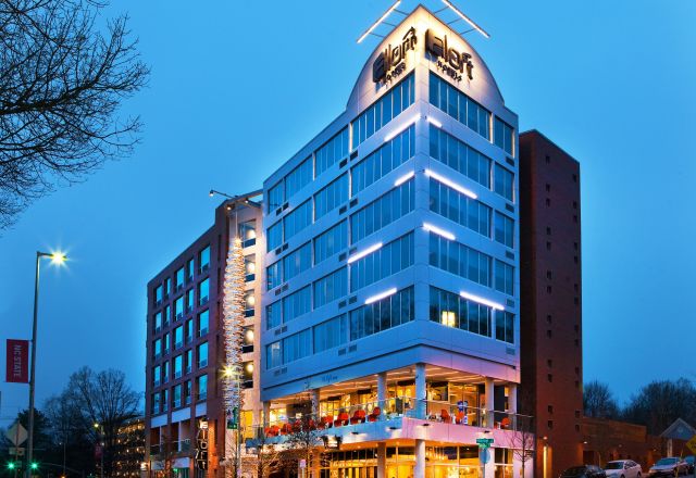 Aloft Raleigh 03-229.jpg