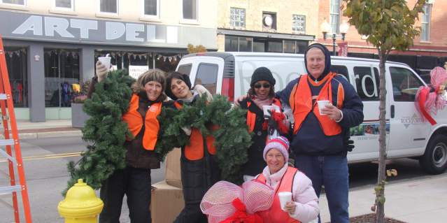 Stroll on State Volunteer