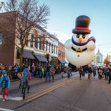 Snowman balloon in the Stroll on State Parade