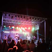 Stroll Live Performance 04