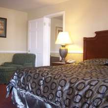 hi_Alpine-Inn-VPT---King-Room---9
