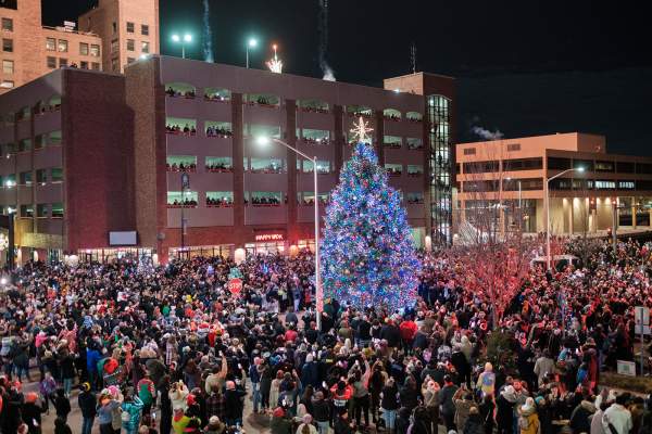 Festive Crowds Celebrated 11th Annual Stroll  Attendance for 2023 Stroll on State: 81,825 Guests