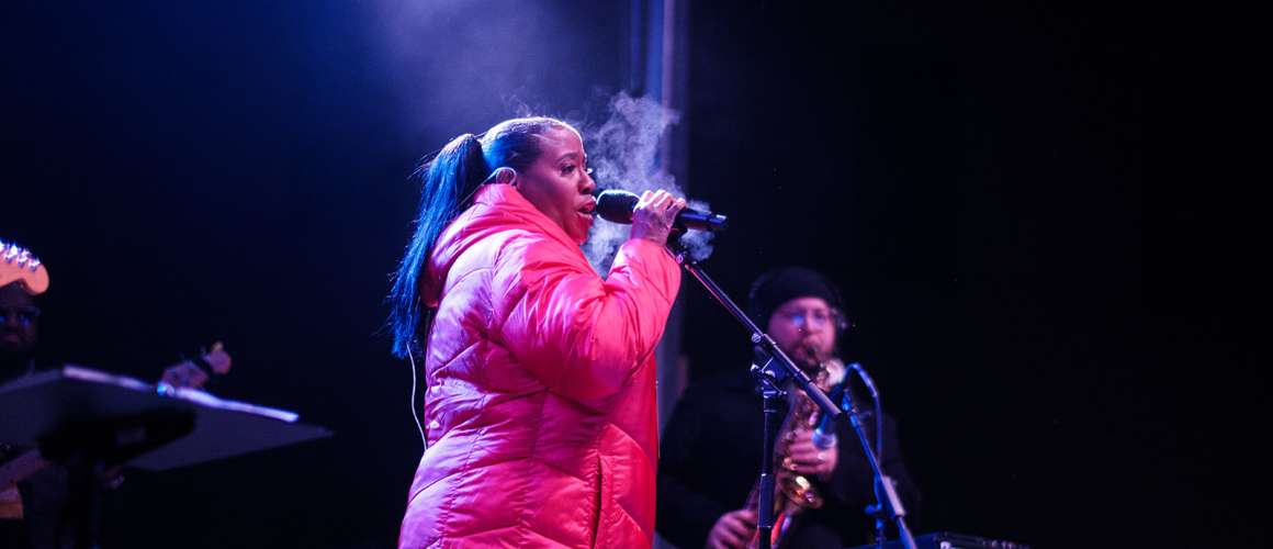 Stroll Live Performance 02