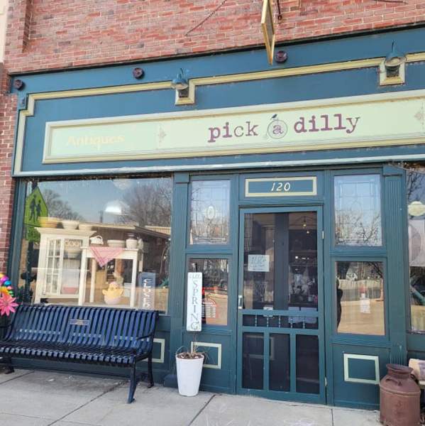 Travelers Guide: How to Antique Like a Pro in the Rockford Region