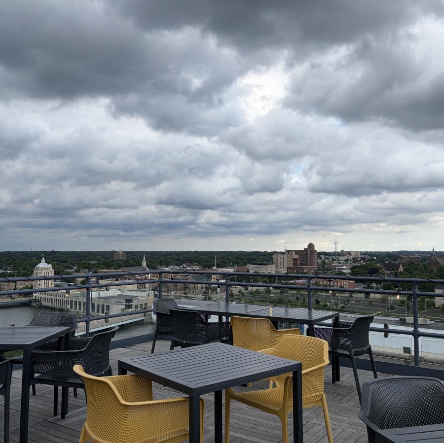 The Top Rooftop & Lounge