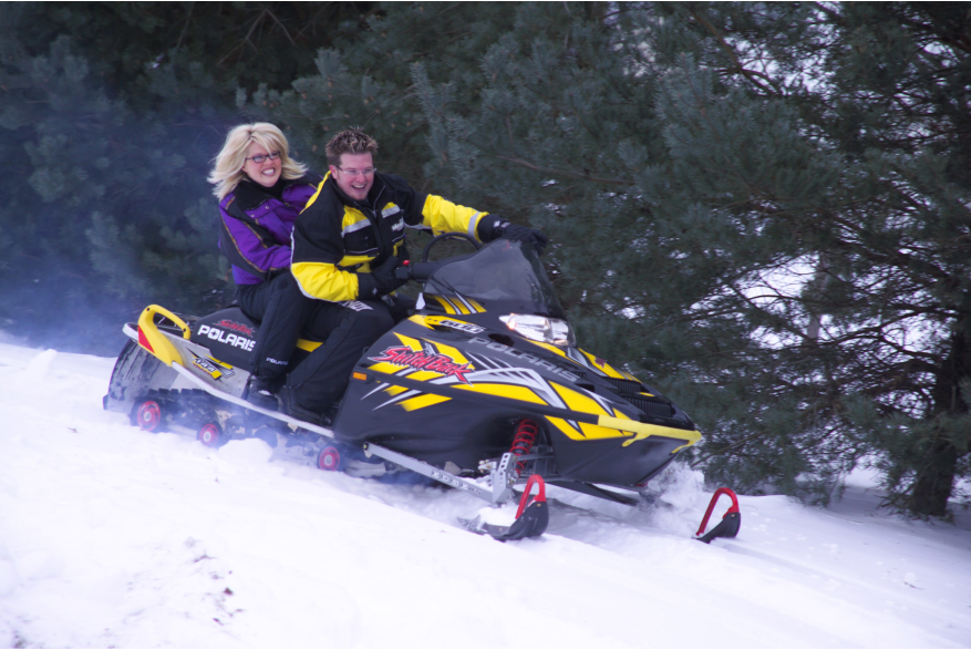 hi_053Snowmobiling