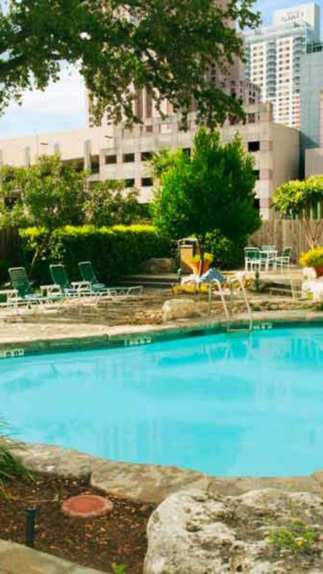 Crockett Hotel