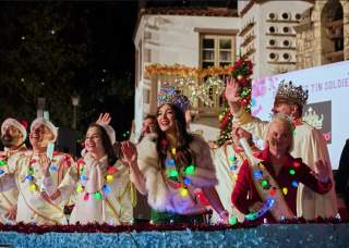A Ford Holiday River Parade Viewing Experience