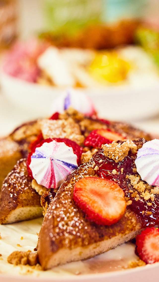 French toast with strawberries