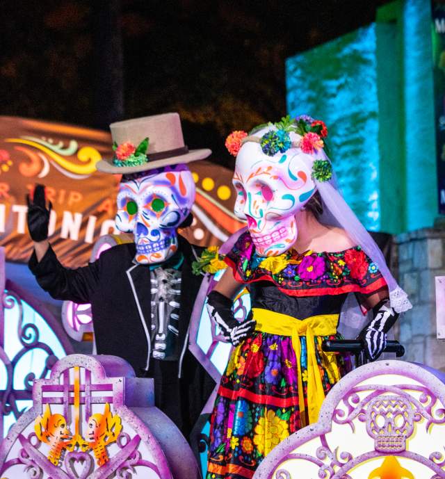 Costumed catrina and catrino at River Parade