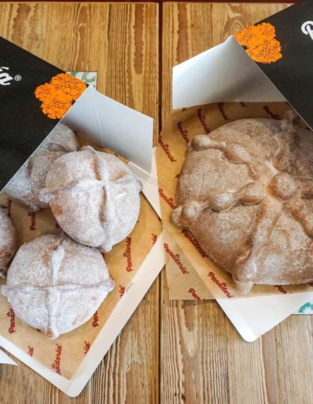 Pan de muerto at la panaderia treats