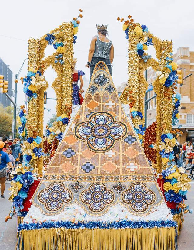 Fiesta Battle of Flowers parade barge