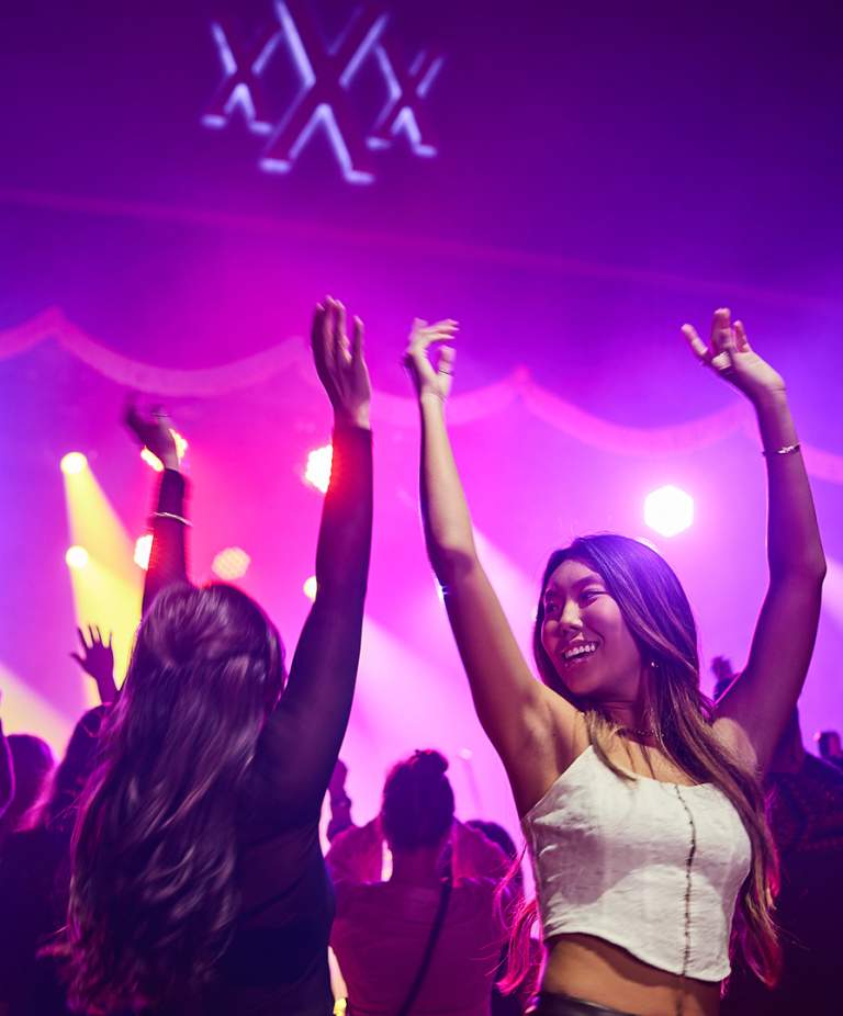 "¡Fiesta para dos!" - Noche de Cita en el Pearl