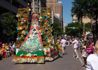 Fiesta-Parade-2022-700x467