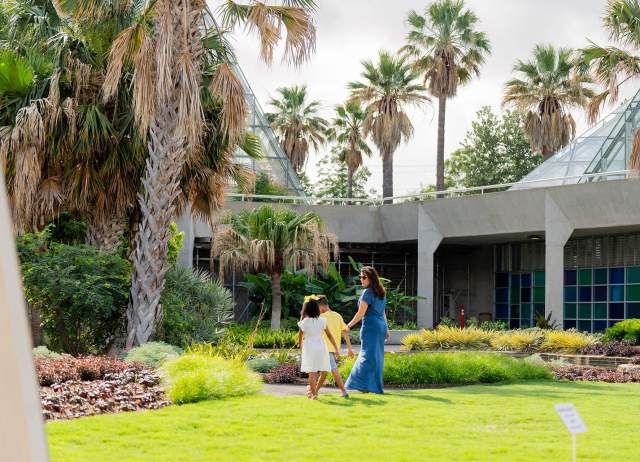 family at botanical gardens