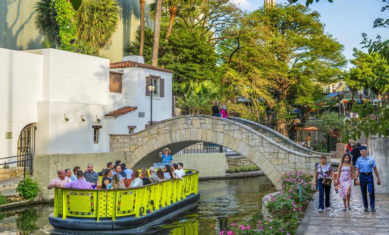 Your September Guide to the San Antonio River Walk