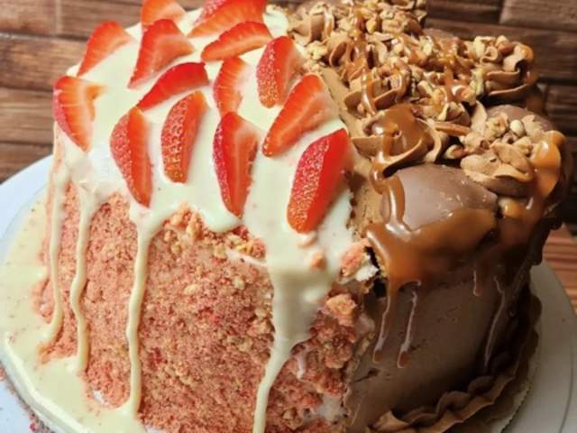 Cake with strawberry topping